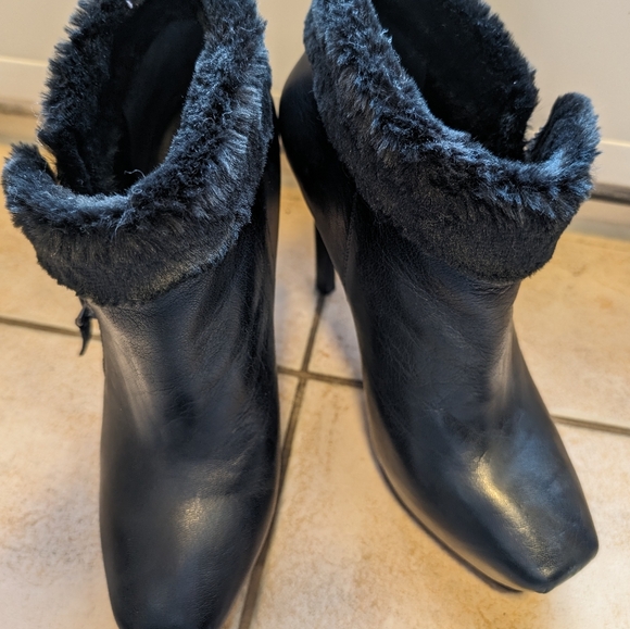 Fun, sexy, Guess bootie stiletto - Picture 2 of 7
